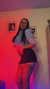 Sue_Wolls Milf Secretary Pic