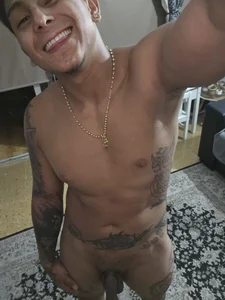 YessLaEsencia Public Pic 5