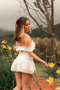 Lezy_: A walk through nature 🩷🍃 ( 2 фото)