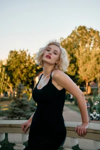 Blonde in Black 🖤 od DeliciaBagnoli  4 snímek