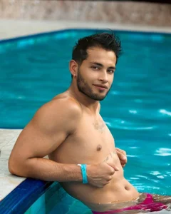 Max_Conor1 ON THE POOL Foto