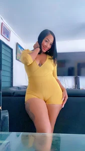 KRISSBROWN1 welcome TO MY ROOM Pic 4