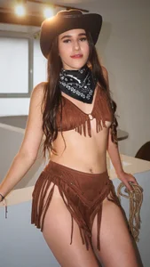 hanna_foxi This cowgirl is ready to ride!!🔥 Bilde 5