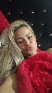 scarletteowensのlindaの枚の写真