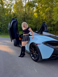 margot_robbie7 mclaren 🩵 Εικόνα 6