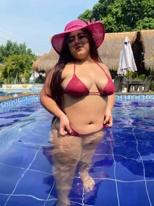 naatashamendozaa Nothing better than a refreshing bath 💦 Pic 7