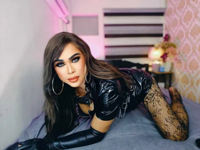 Olivia_Nicolas Public  2. fénykép