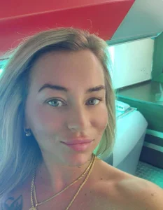 AvaSchmitt: Public ( 6 фото)