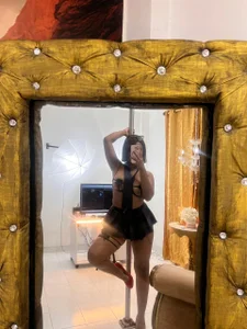 Thursday of vibrating, moaning and fucking.. Do you want something more? 💦🍆 ภาพเซ็กส์ 4 รูปของ AlexaFiory