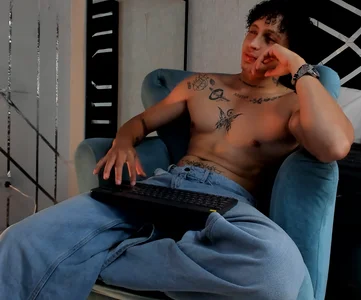 JayTaylorr take off my pants Pic 2