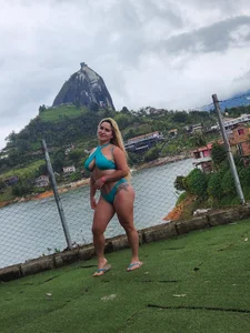 violet-grey Out for a stroll Pic