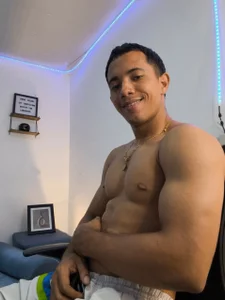 neron_vip chest and arm day Poză