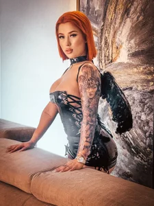 MadelineFox Darkness is my favorite look. Pic 5