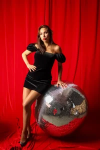 VanessaJonson: red, black or blue....? ( 2 фото)