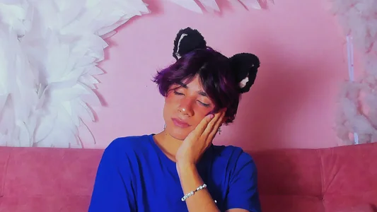 The perfect mix between innocence and fire. od Leo_Glow  2 snímek