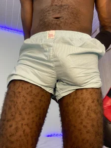 my cock is so big it doesn't fit in my shorts de Jacksonking27  2 photos