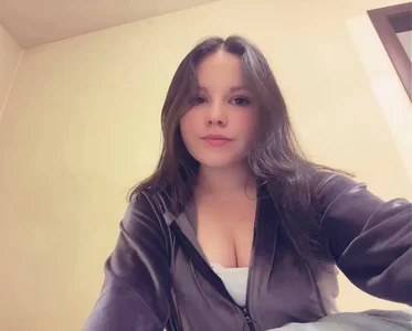 LianalimonLi Fooling around Pic