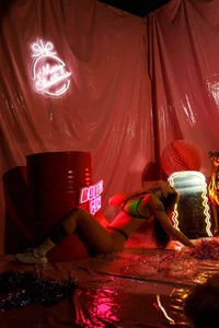 Neon girl:* de Molly__Miller  4 Imagens