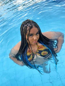 SunnieFrequency Pool Day 🏊‍♀️🥵⛅ Immagine  2
