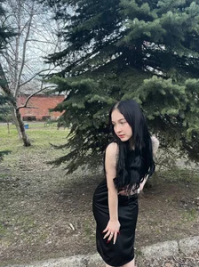 Naomiya-Lee Public  4টি ছবি