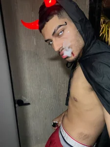 ItsZairen 🔥 Hotter Than Hell Foto 8