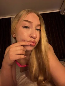 AlinaTeaseX kullanıcısının Blonde again? albümü -  2 fotoğraf