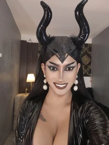 RhondaFlirtyDOM QUEEN GODDESS MISTRESS 😈🤤💦 Pic 3