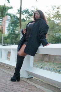 Urban Goddess 🐈‍⬛ od BetsyBennet_  6 snímek