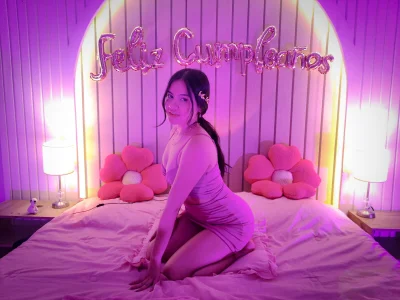 "Birthday, glitter and a little temptation. Stay and celebrate with me." de ameliiaa_smith Foto