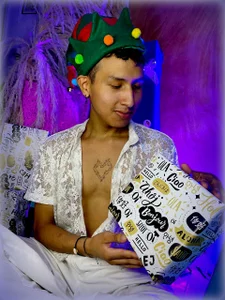 spicy_adonhis Christmas has arrived Hình