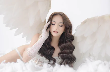 Midnight_Oasis Not all angels wear halos.🪽✨ Gambar