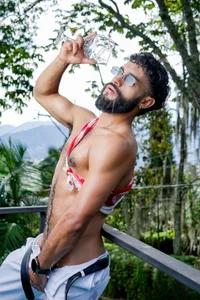Mucho sol, Poca inocencia ☀️🥵💋 de Thaiel_Fosteer  6 Imagens