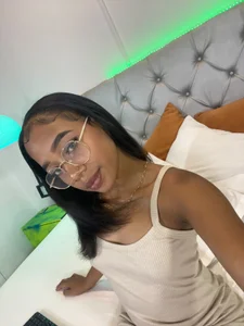 AvenLyric I’m glowing for you, love 💕 I’m live now from 8:30 AM to 3:30 PM (Colombia) just waiting to spoil y Gambar 4