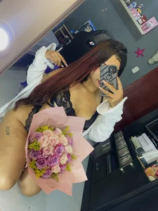 _madysson_lea I really love the flowers 💐🤍 Kuva 3