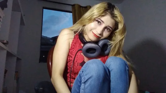 AnnieLorin Cute Pic 3