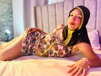 I cause with each curve ... do you dare to follow me? od SofiaRivera1  4 snímek