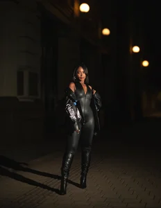 EmilyHaan I won't show everything... but enough for you to imagine the rest. 🔥 Pic 2