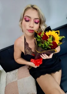 CharlotteLoren flowers 🌹 صورة واحدة|CharlotteLoren flowers 🌹 صورتان|CharlotteLoren flowers 🌹  صور|CharlotteLoren flowers 🌹  صورة