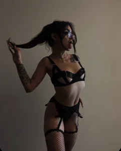 Morena_Dolce sex looks Pic 2