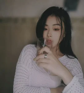 TWICE-668 Public Foto 2