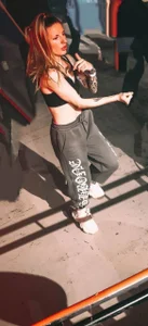 Jackie_Swann Enjoy with electro music Foto 2