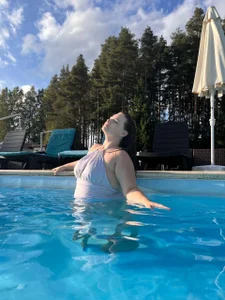 A mini photo session in an open‑air pool. od Seductive_She_Wolf  4 snímek