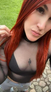 your red girl od celestekail  2 snímek