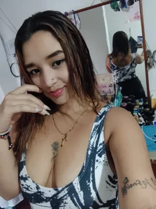 AlexxaGomez Public Pic 2