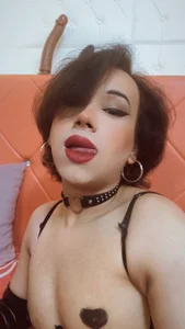 FemCupid smiles hot vibes Gambar 9