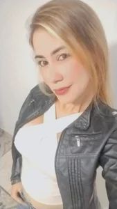 emmy_rose25 Public Pic 2