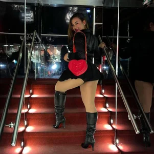 veronica_b07 I like to go to restaurants and nightclubs in dress and heels but without panties. Billede 2