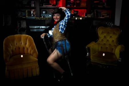 AlessandraLeroy I'm your naughty cowgirl Immagine 