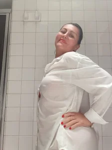 D_Martii Let's skip the "hello" part... tell me something that turns me on. Pic