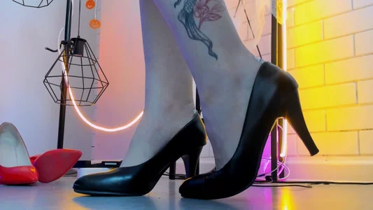TinaDavil Do you like heels? Pic